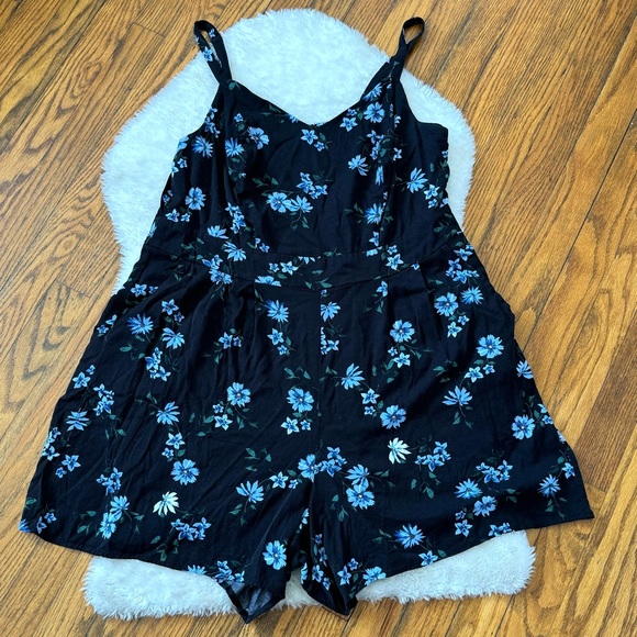 Torrid Challis Floral Spring Summer Black Romper Sz 1 - Picture 13 of 14